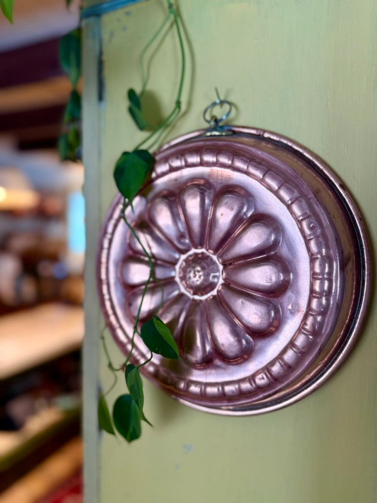 Stunning 12 Inch Vintage Copper Mould - Sunflower Pattern