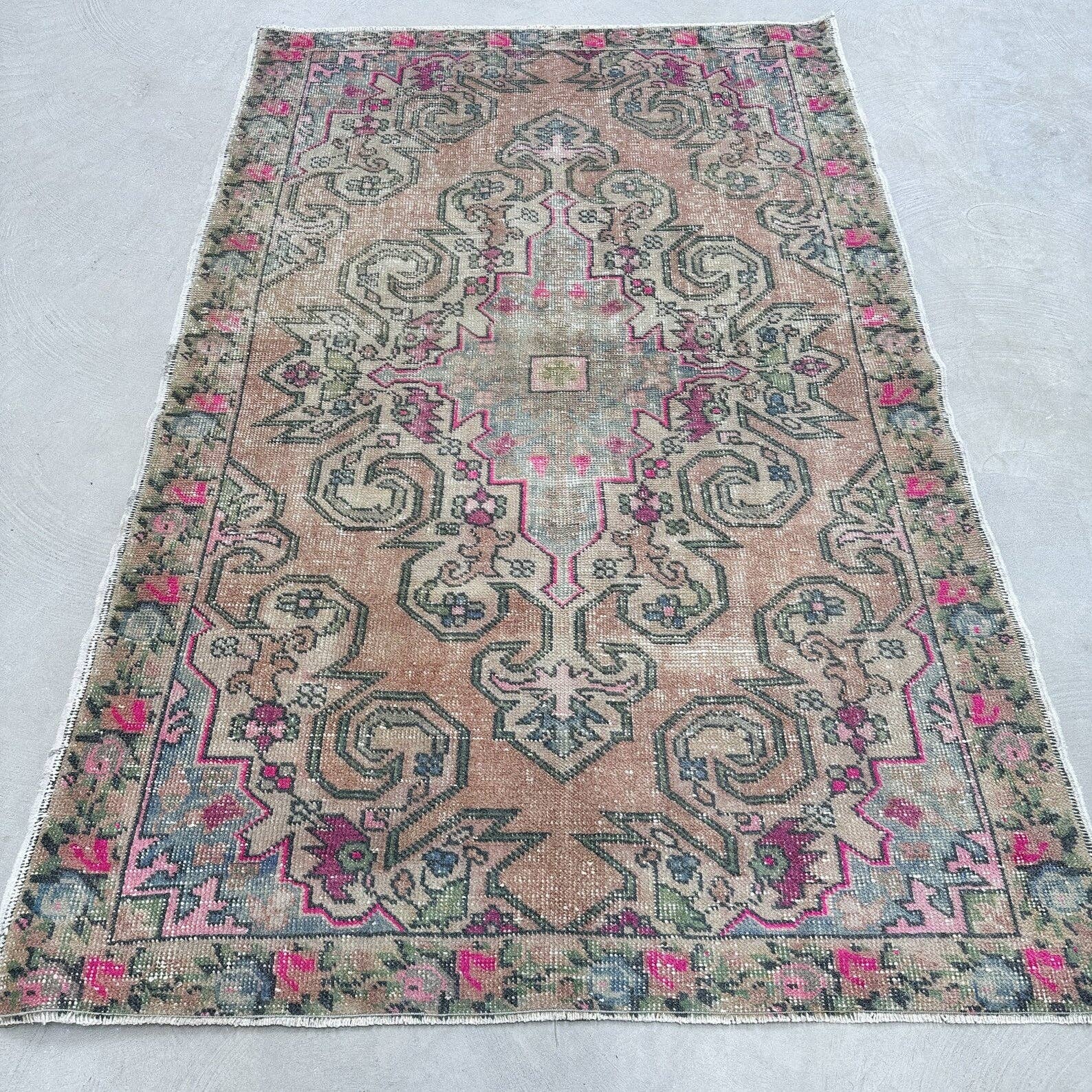 Blush and Sage Vintage Turkish Accent Area Rug 4.6 x 6.9 ft