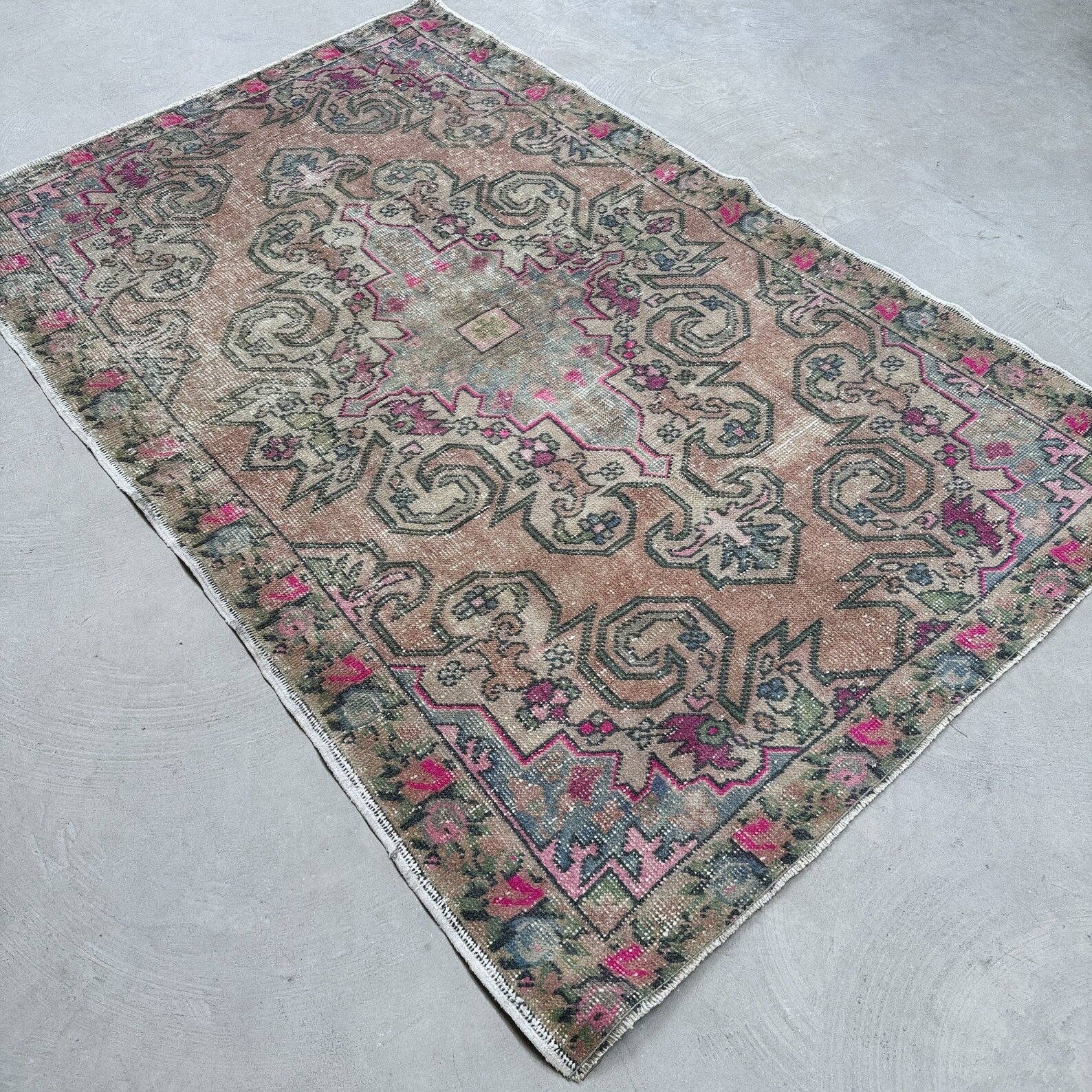 Blush and Sage Vintage Turkish Accent Area Rug 4.6 x 6.9 ft
