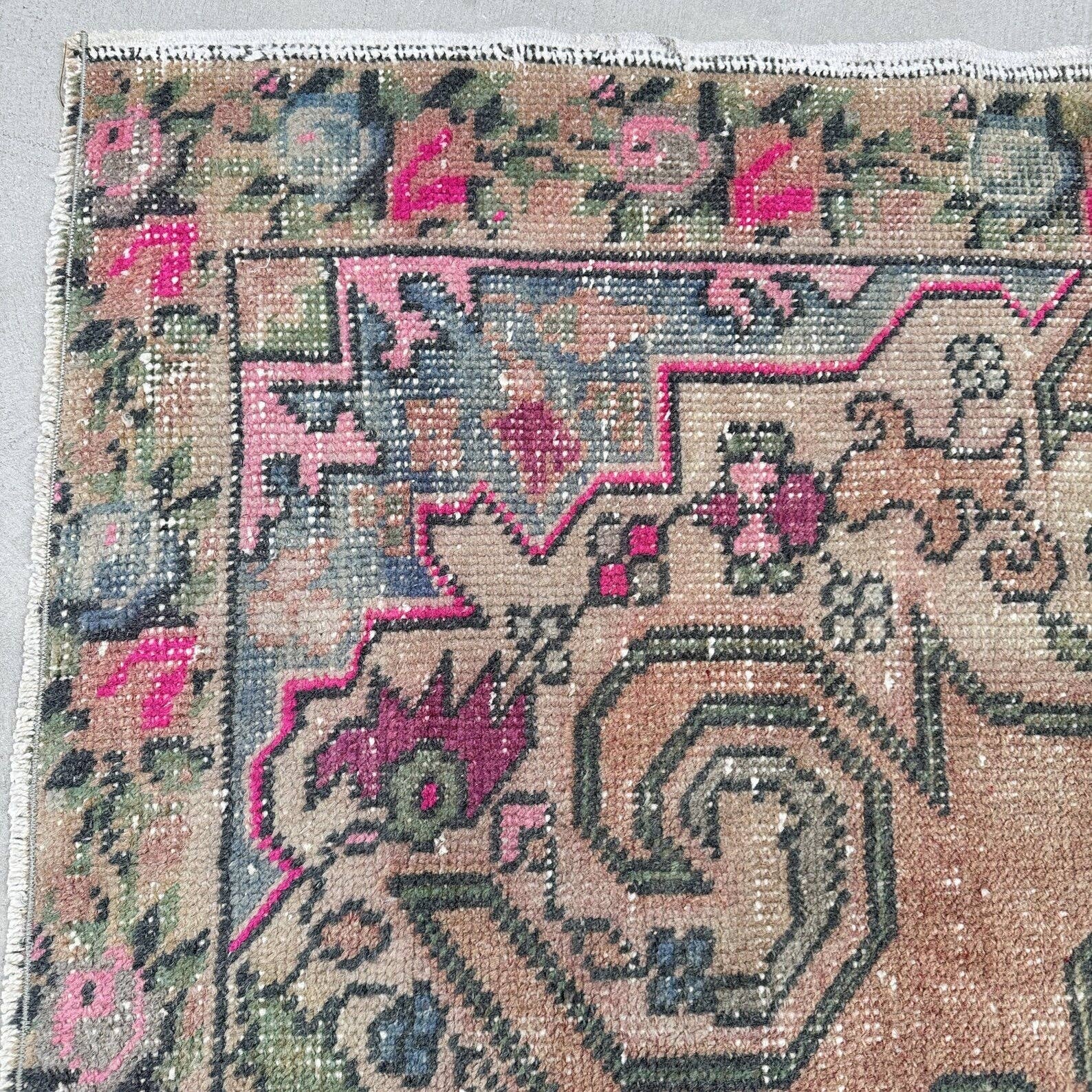 Blush and Sage Vintage Turkish Accent Area Rug 4.6 x 6.9 ft