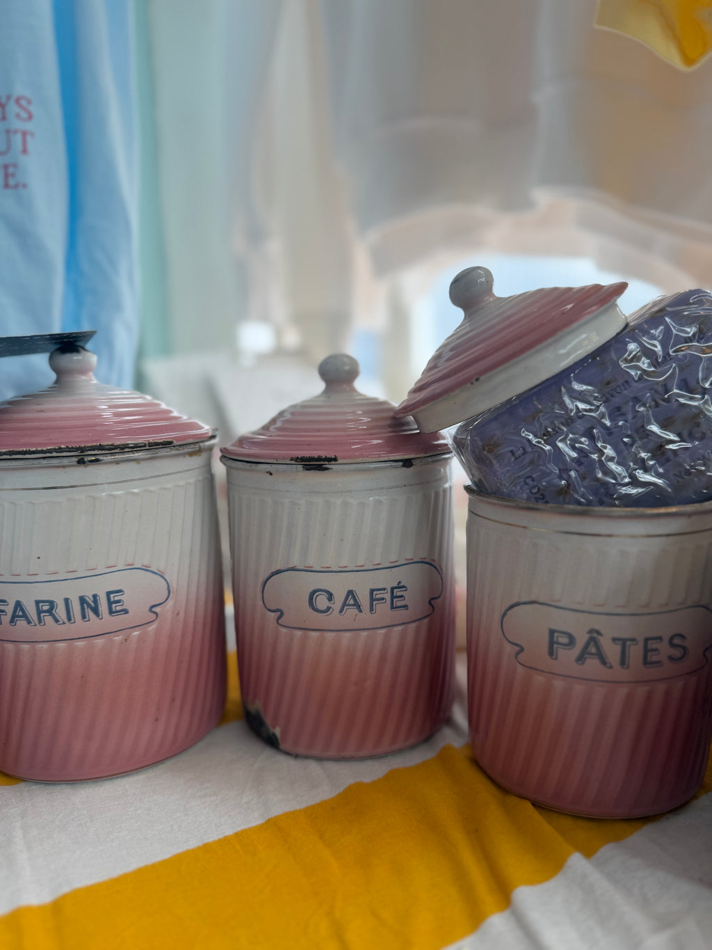 Blush Pink 1930s Enamel Series d'Épices