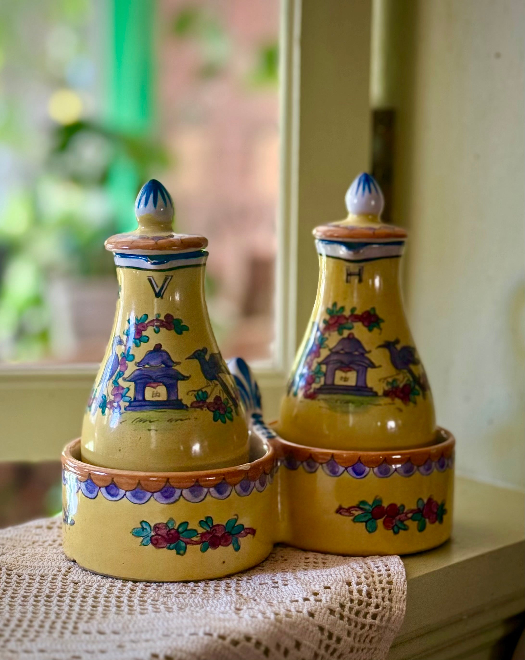 Hand-painted Provençal faïence with Chinoiserie motif – c. 1930s–1950s