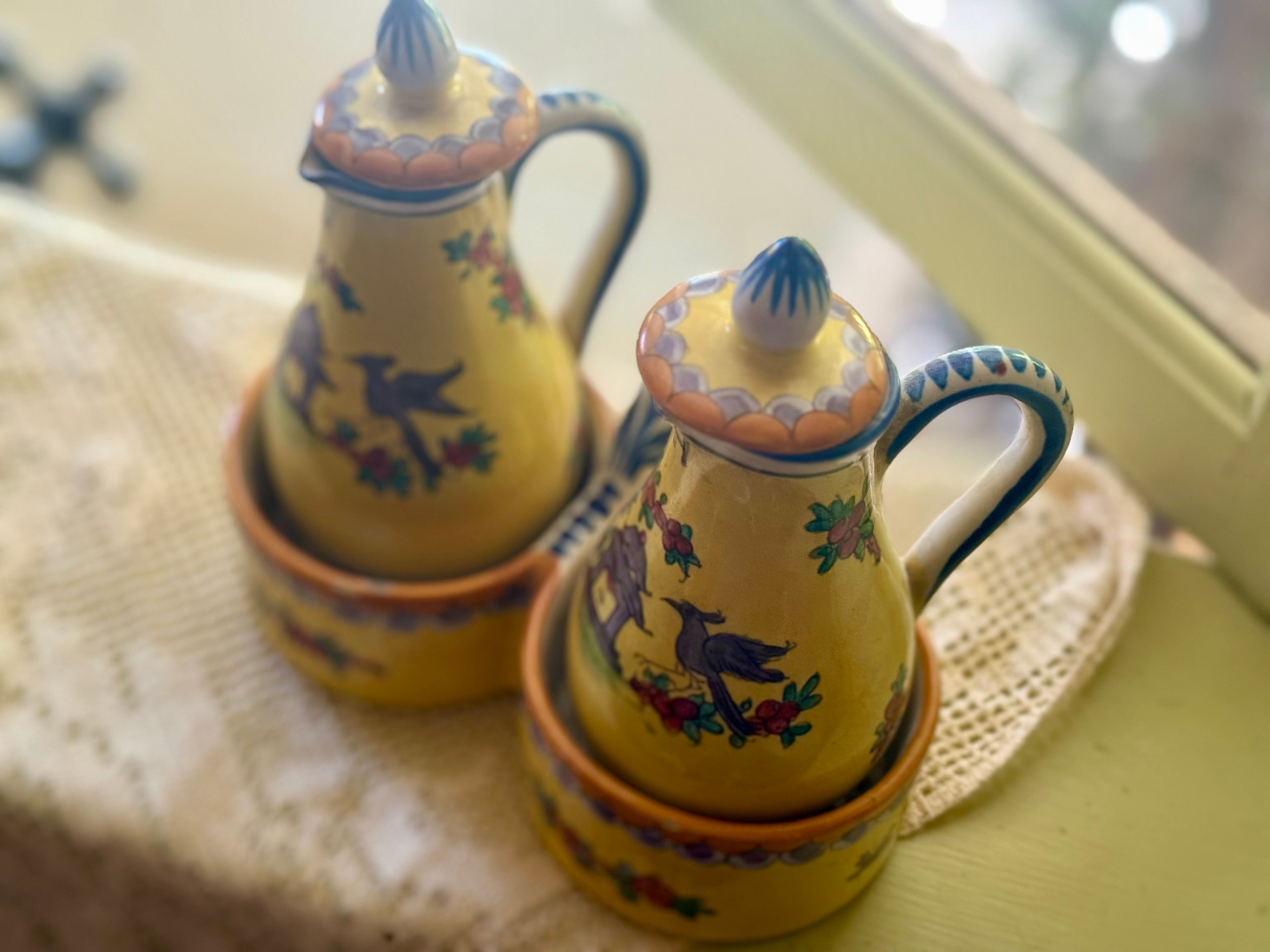 Hand-painted Provençal faïence with Chinoiserie motif – c. 1930s–1950s