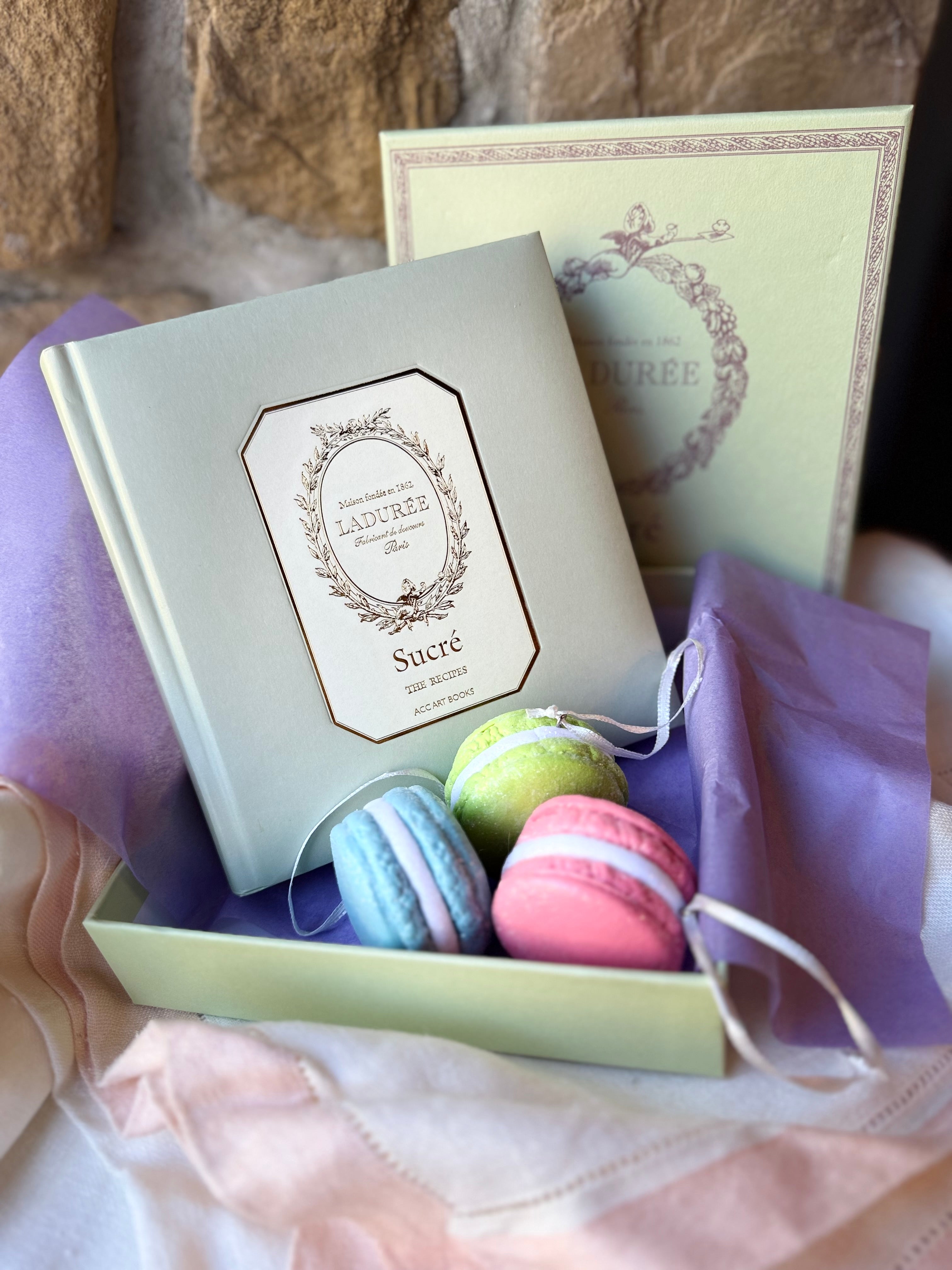 Ladurée Sucré Gift Set | Cookbook & Macaron Ornaments – Parisienne
