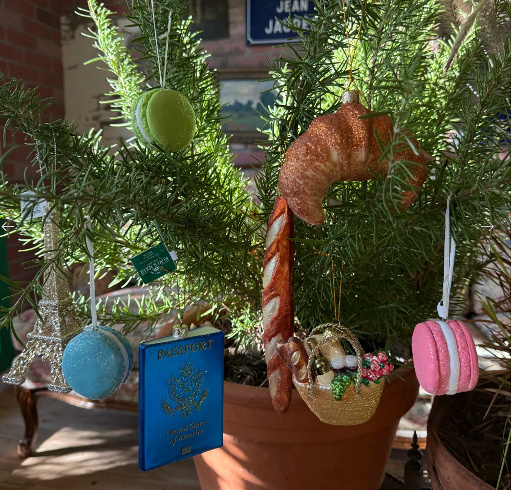 glass croissant ornament, French bakery Christmas ornament, Paris patisserie holiday décor