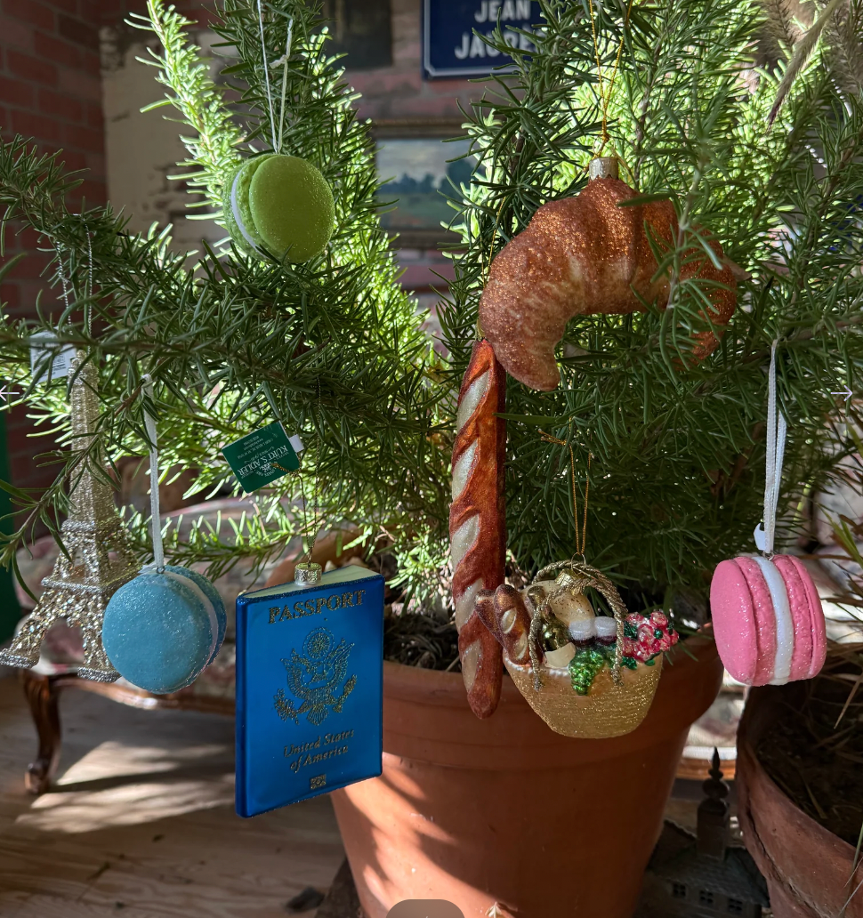 gold glitter Eiffel Tower ornament, silver glitter Eiffel Tower ornament, Paris Christmas décor ornament